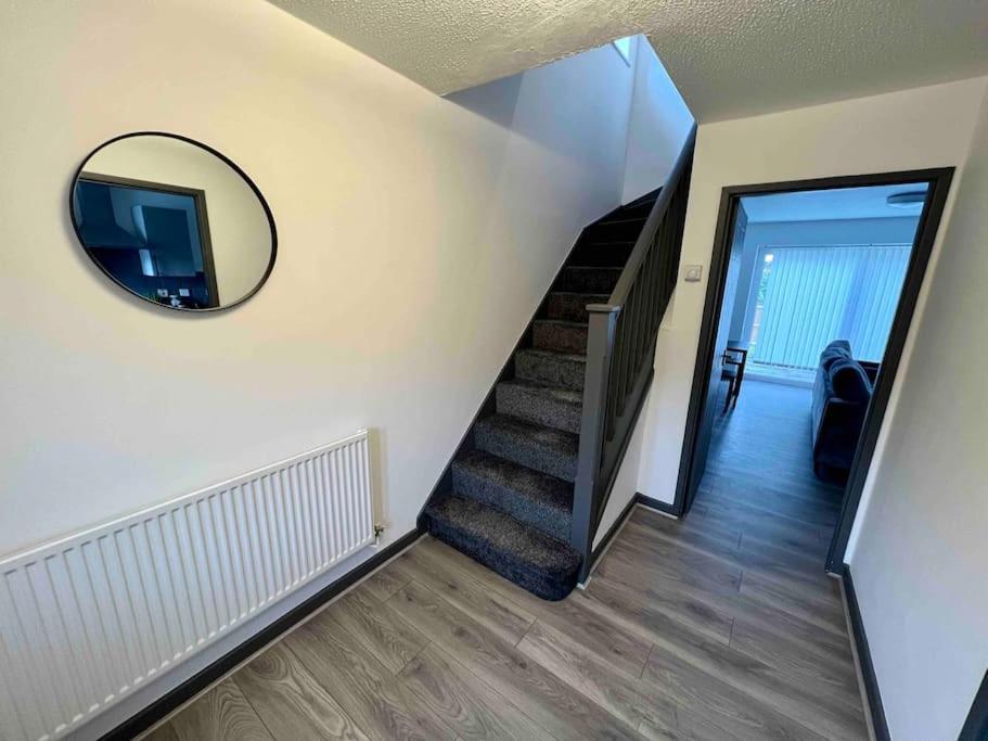 3 Bedroom House With Parking Manchester Exterior photo