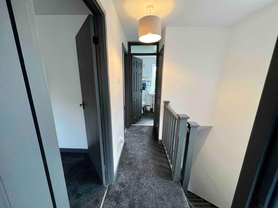 3 Bedroom House With Parking Manchester Exterior photo
