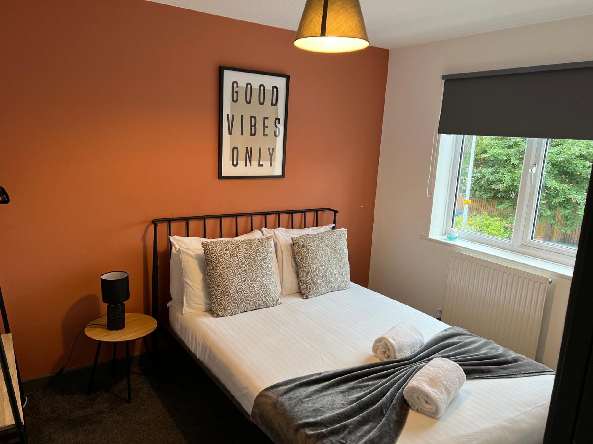 3 Bedroom House With Parking Manchester Exterior photo